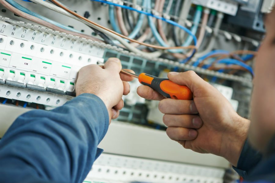 Career Change? Questions to Ask Before Becoming an Electrician