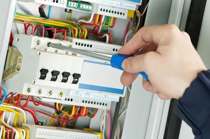 A Guide to Electrician Courses for Introverted Individuals